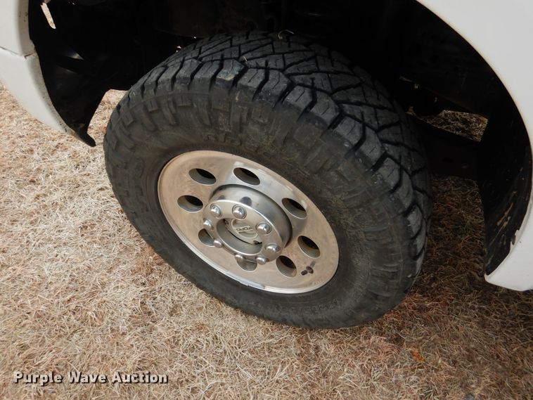 image for item DF7383 2005 Ford F250 Super Duty FX4 SuperCab pickup truck