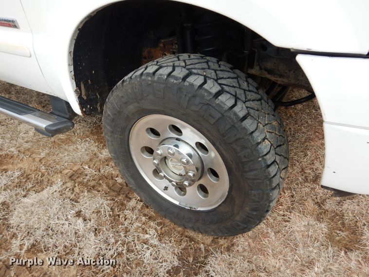 image for item DF7383 2005 Ford F250 Super Duty FX4 SuperCab pickup truck