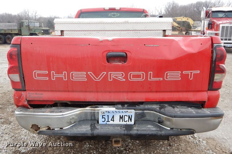 image for item DH4311 2004 Chevrolet Silverado 2500HD pickup truck