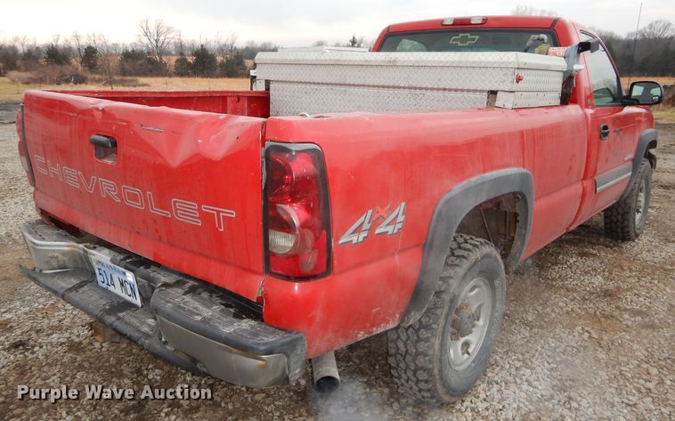 image for item DH4311 2004 Chevrolet Silverado 2500HD pickup truck