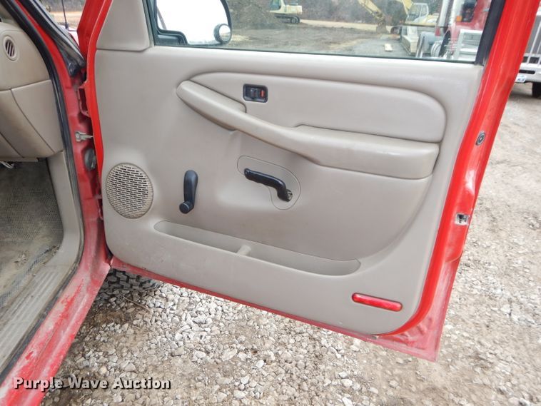 image for item DH4311 2004 Chevrolet Silverado 2500HD pickup truck