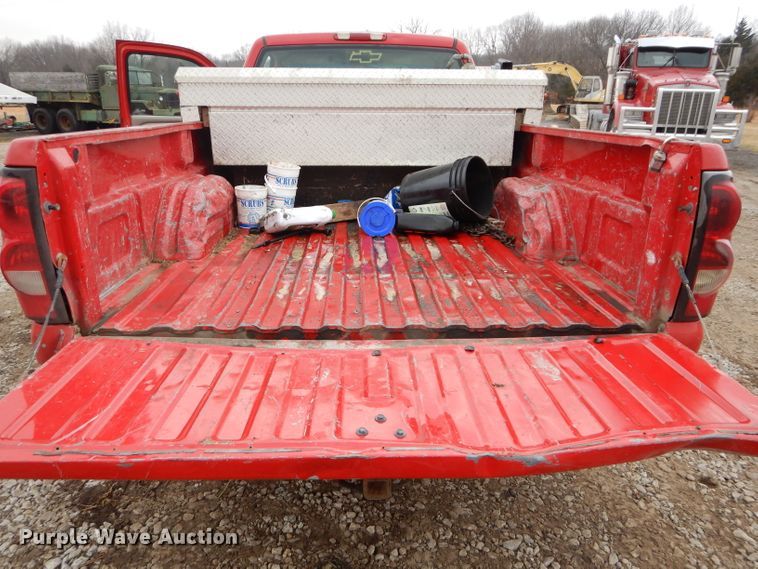 image for item DH4311 2004 Chevrolet Silverado 2500HD pickup truck