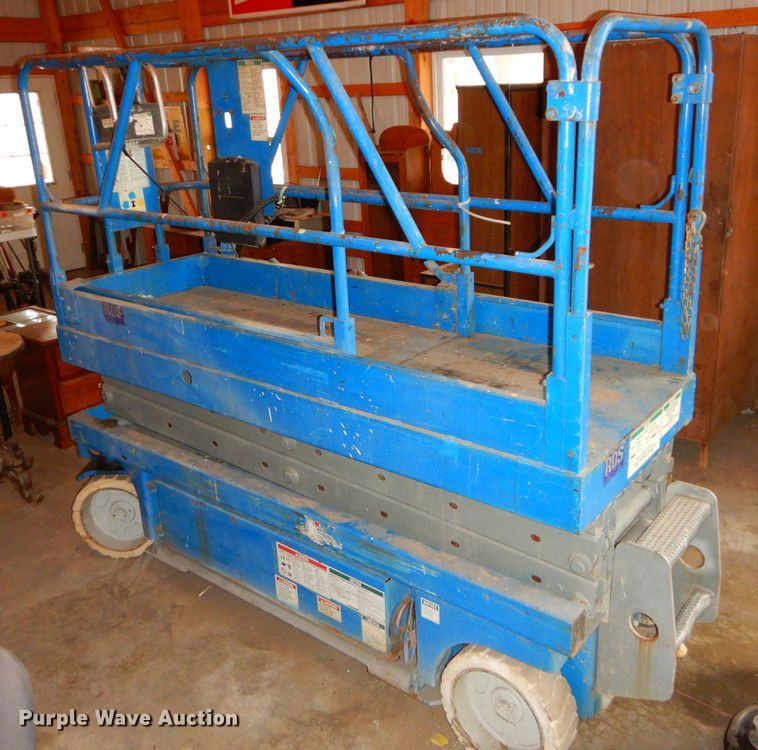 2000 Genie GS2032 scissor lift in Stilwell, KS | Item DH4396 sold