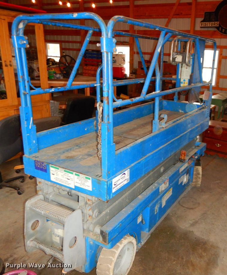 2000 Genie GS2032 scissor lift in Stilwell, KS | Item DH4396 sold