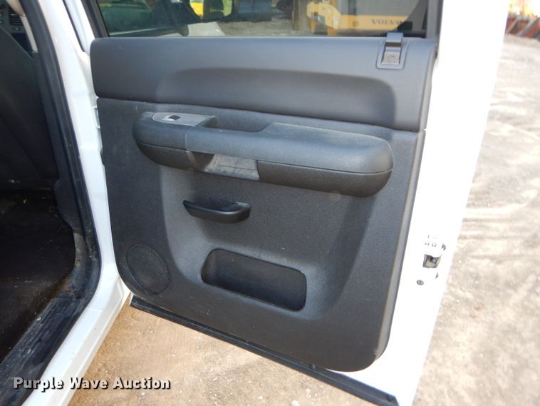 image for item DH4436 2010 Chevrolet Silverado 1500 Crew Cab pickup truck