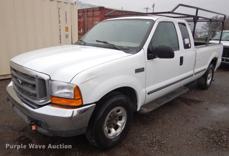image for item DH4444 1999 Ford F250 Super Duty SuperCab pickup truck