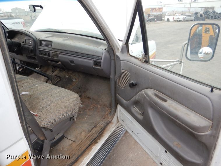 image for item DH4794 1997 Ford F450 Super Duty utility truck