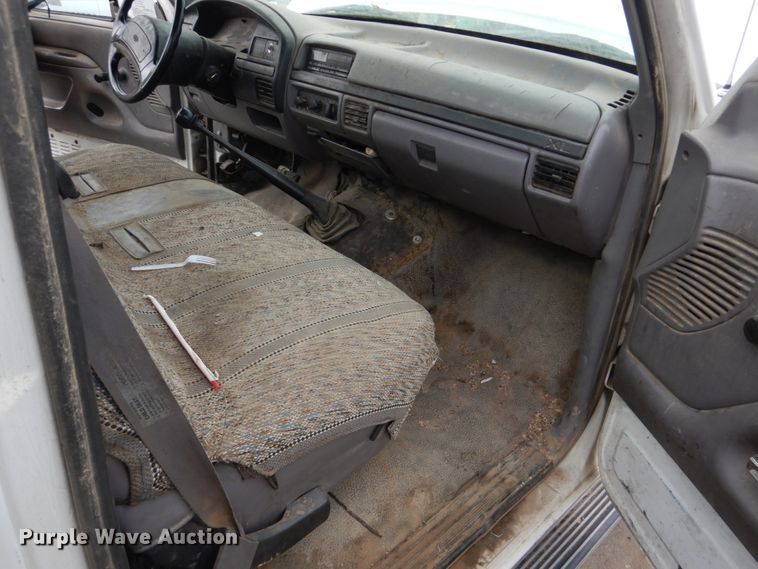 image for item DH4794 1997 Ford F450 Super Duty utility truck