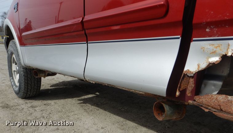 image for item DH6453 1999 Ford F150 XLT SuperCab pickup truck