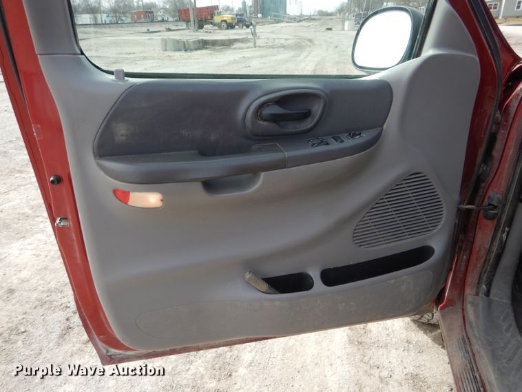 image for item DH6453 1999 Ford F150 XLT SuperCab pickup truck