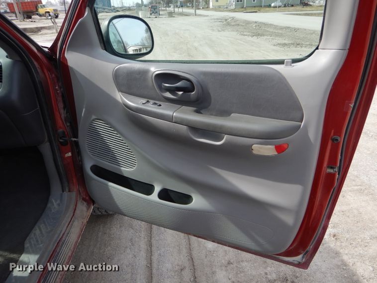 image for item DH6453 1999 Ford F150 XLT SuperCab pickup truck