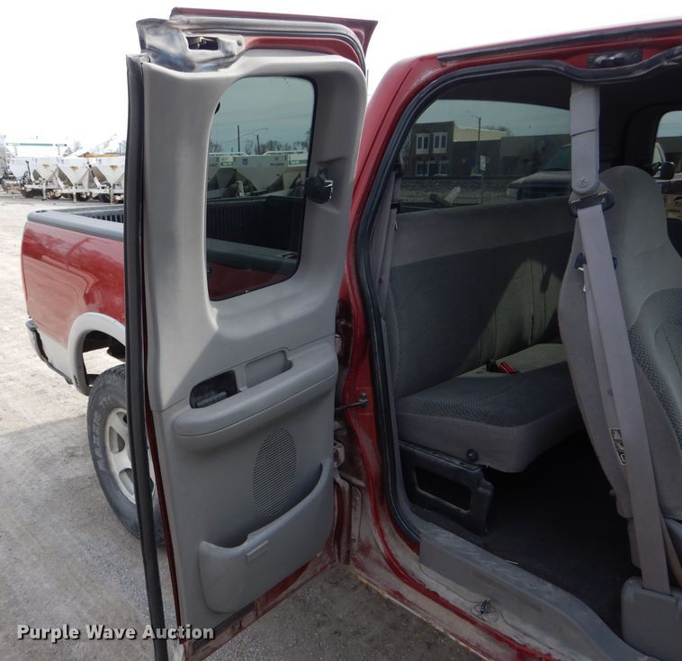 image for item DH6453 1999 Ford F150 XLT SuperCab pickup truck