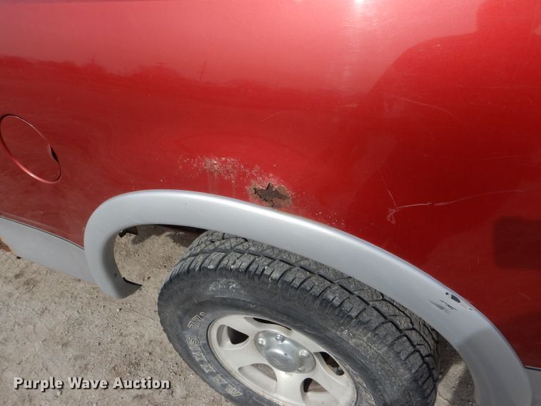 image for item DH6453 1999 Ford F150 XLT SuperCab pickup truck