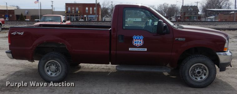 image for item DH6454 2004 Ford F250 Super Duty XL pickup truck