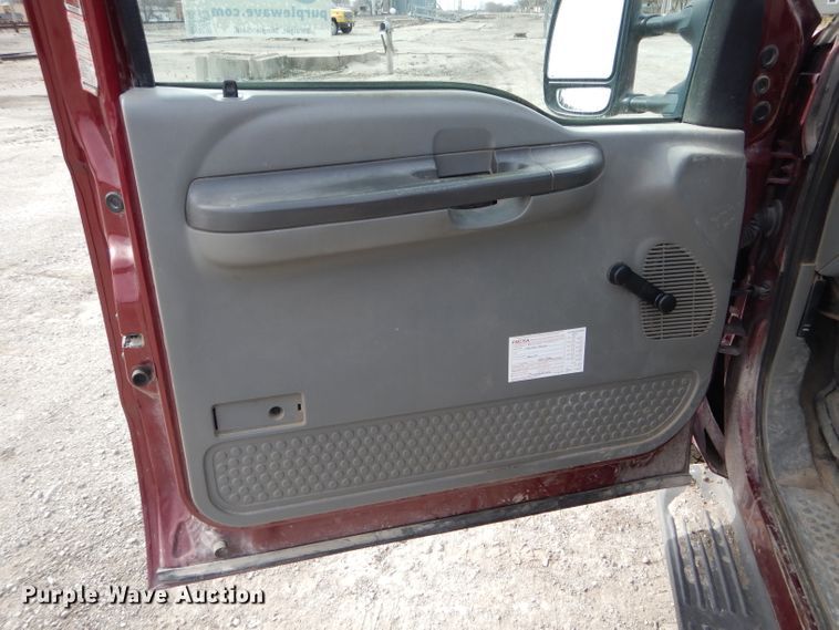 image for item DH6454 2004 Ford F250 Super Duty XL pickup truck