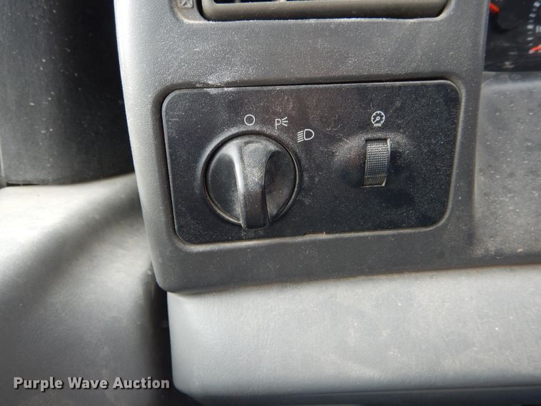 image for item DH6454 2004 Ford F250 Super Duty XL pickup truck