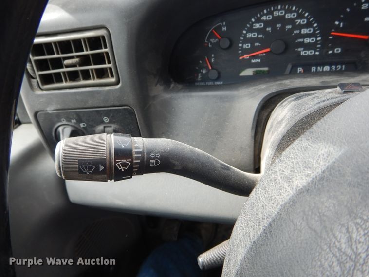 image for item DH6454 2004 Ford F250 Super Duty XL pickup truck