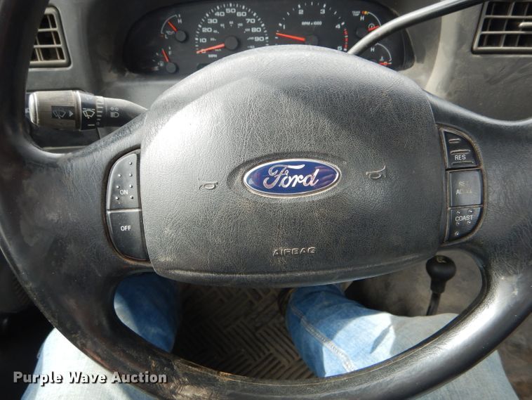 image for item DH6454 2004 Ford F250 Super Duty XL pickup truck