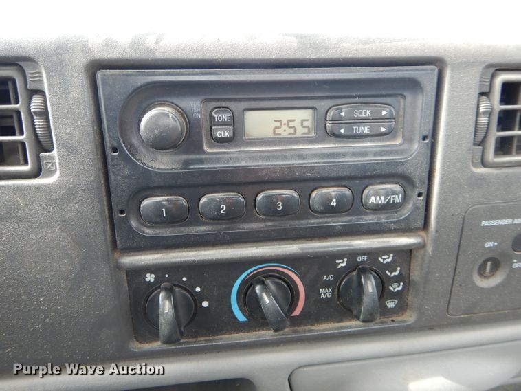 image for item DH6454 2004 Ford F250 Super Duty XL pickup truck