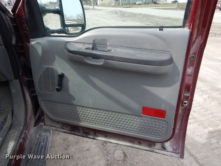 image for item DH6454 2004 Ford F250 Super Duty XL pickup truck