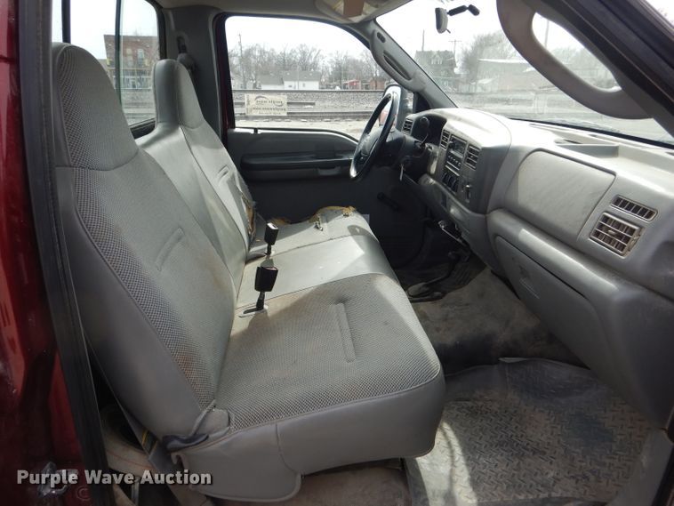 image for item DH6454 2004 Ford F250 Super Duty XL pickup truck