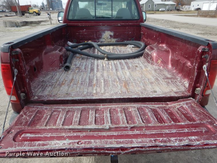 image for item DH6454 2004 Ford F250 Super Duty XL pickup truck