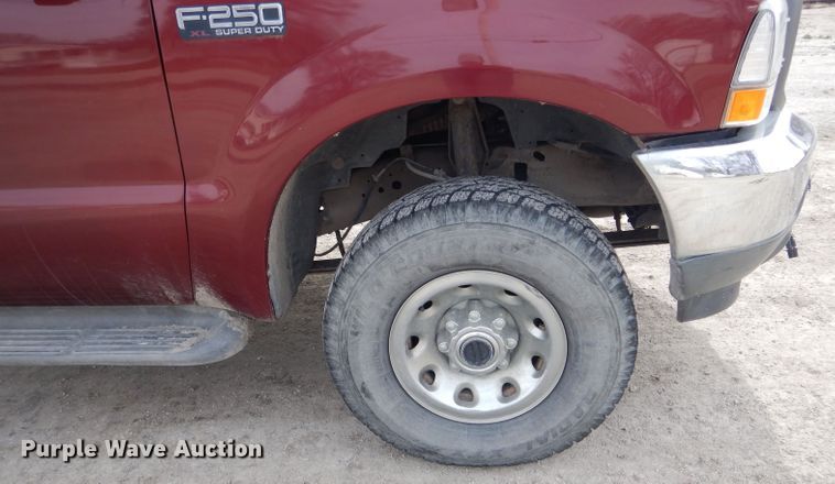 image for item DH6454 2004 Ford F250 Super Duty XL pickup truck
