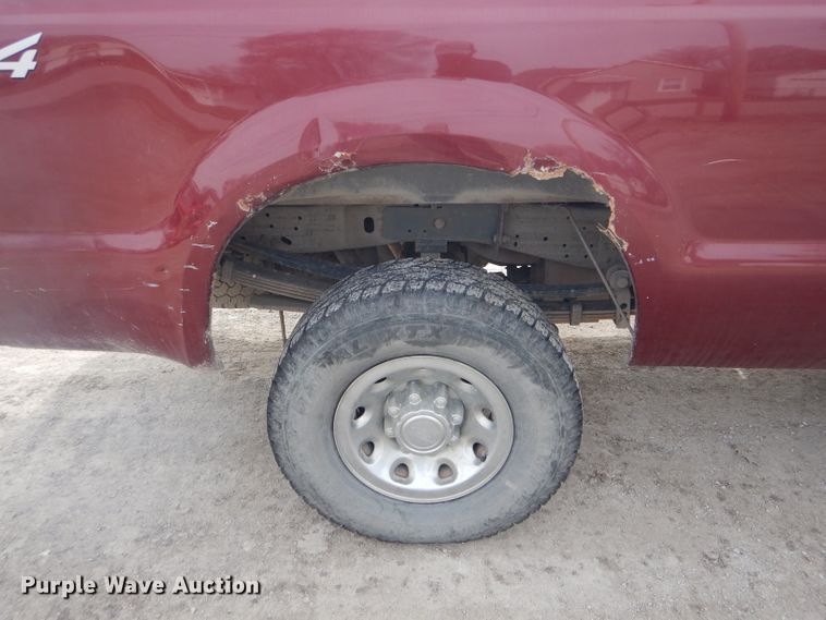 image for item DH6454 2004 Ford F250 Super Duty XL pickup truck