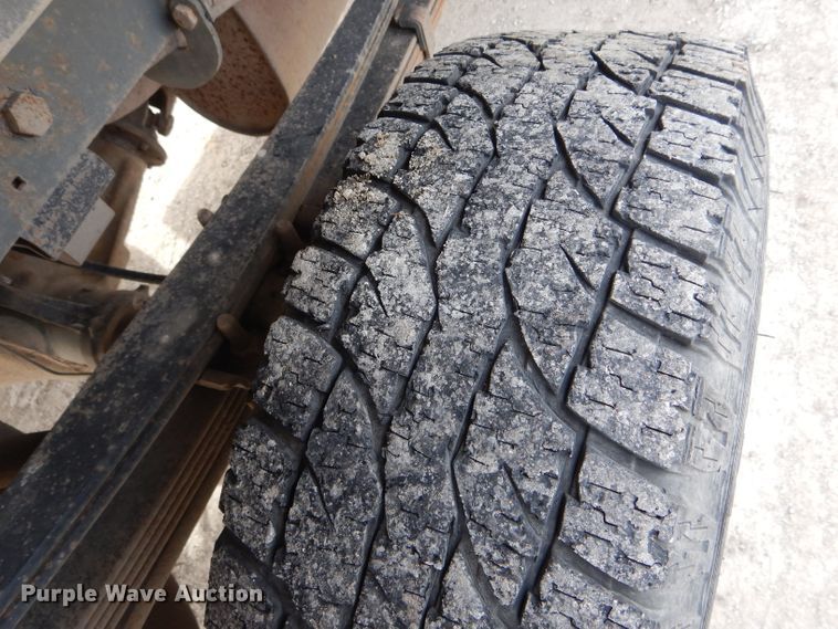 image for item DH6454 2004 Ford F250 Super Duty XL pickup truck