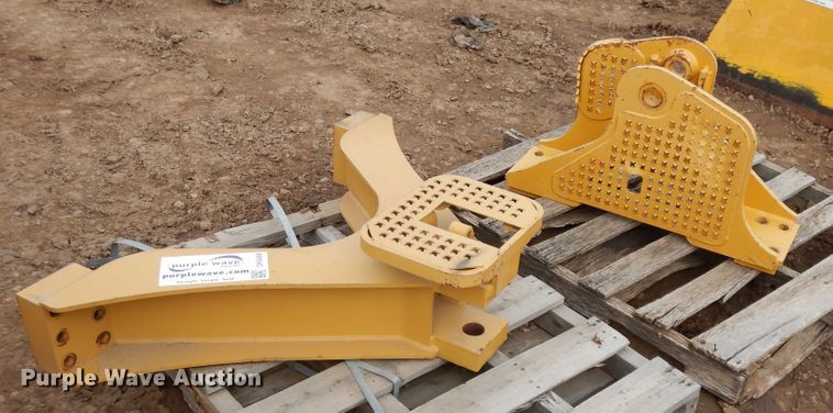 image for item DH8466 (2) Dozer draw bars