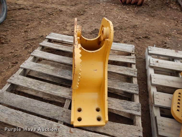 image for item DH8466 (2) Dozer draw bars