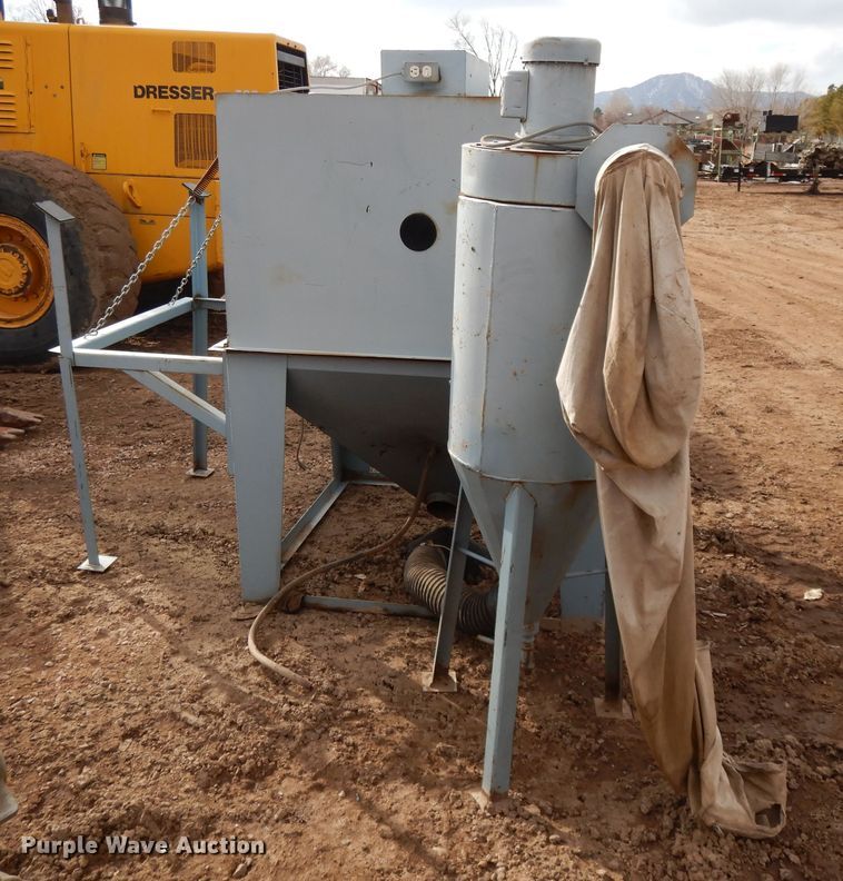 image for item DH8472 Sandstorm sandblaster cabinet