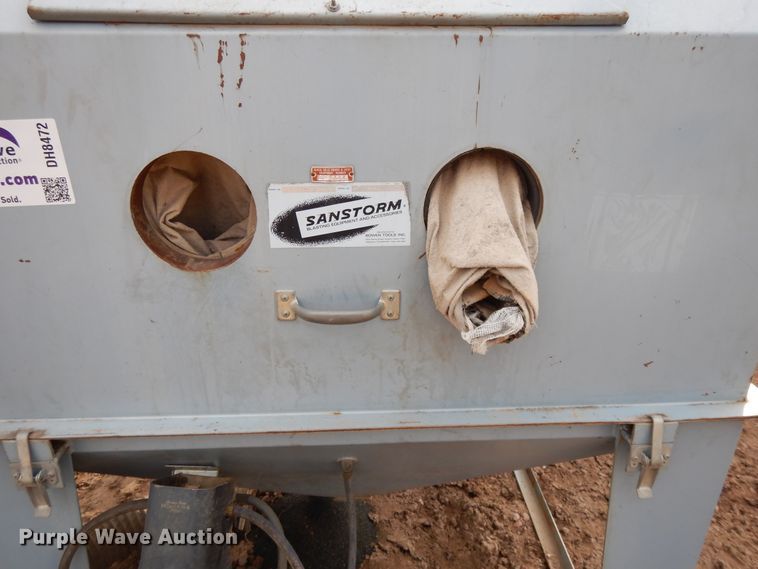 image for item DH8472 Sandstorm sandblaster cabinet