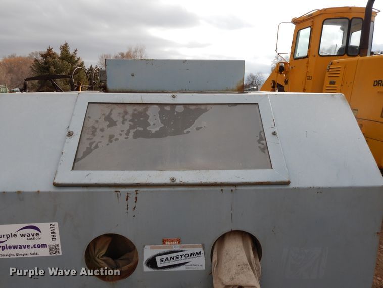 image for item DH8472 Sandstorm sandblaster cabinet