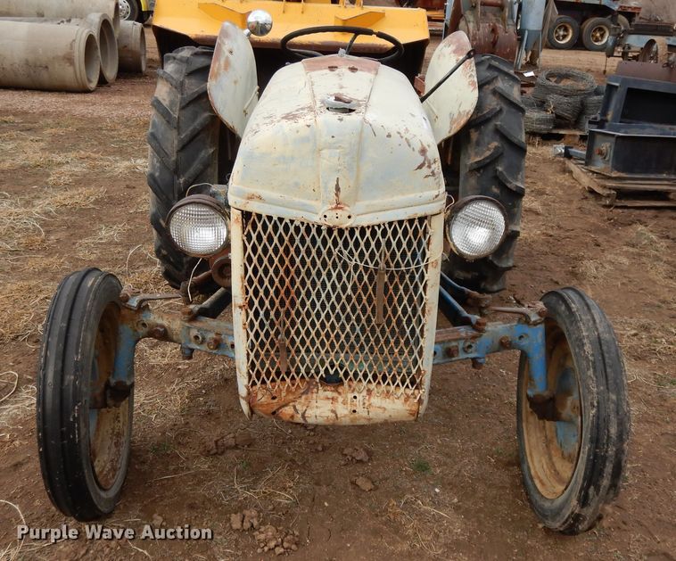 image for item DH8477 Ford tractor