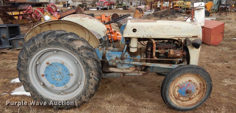 image for item DH8477 Ford tractor