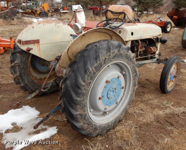 image for item DH8477 Ford tractor