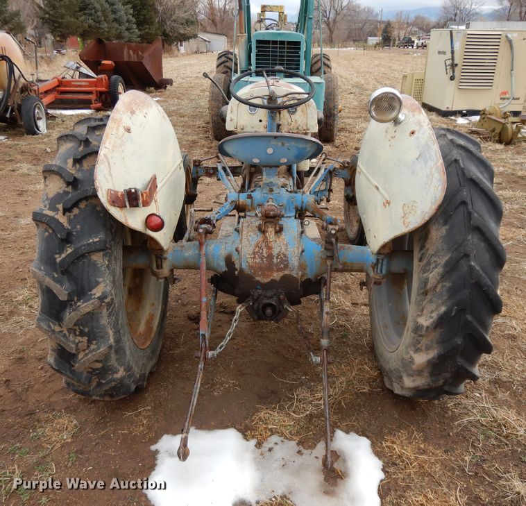 image for item DH8477 Ford tractor