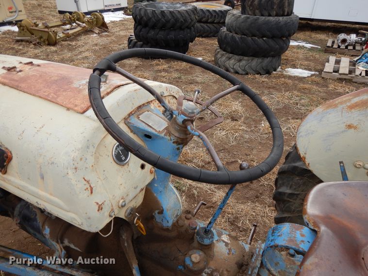 image for item DH8477 Ford tractor