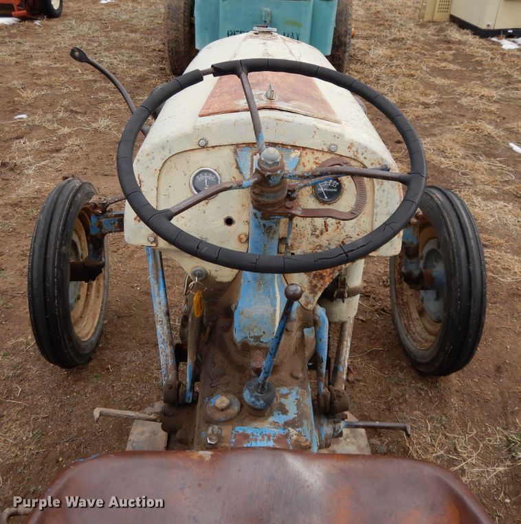image for item DH8477 Ford tractor