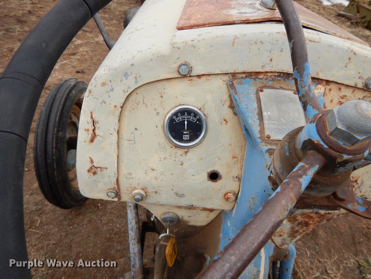 image for item DH8477 Ford tractor