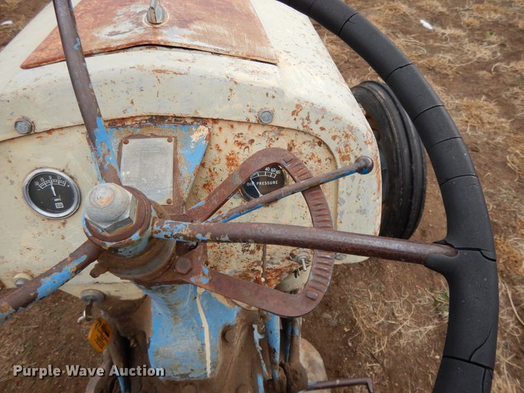 image for item DH8477 Ford tractor