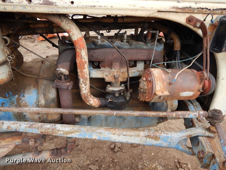 image for item DH8477 Ford tractor