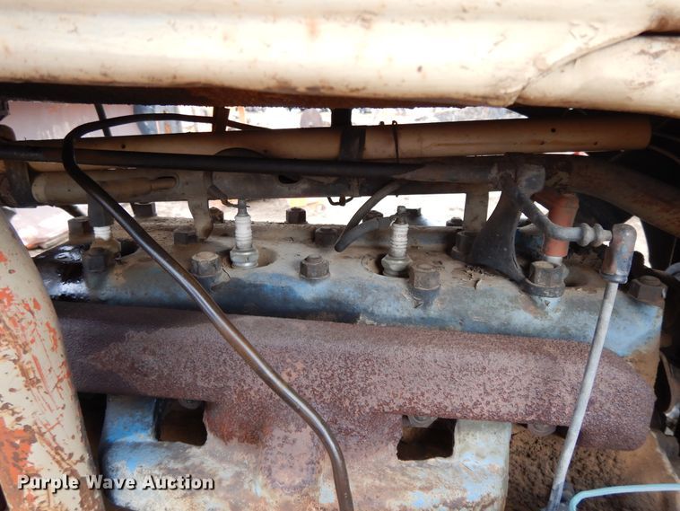 image for item DH8477 Ford tractor