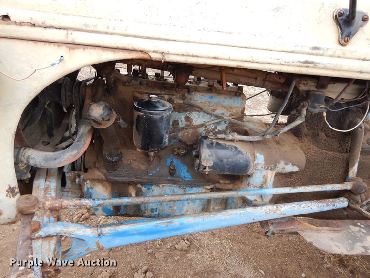 image for item DH8477 Ford tractor