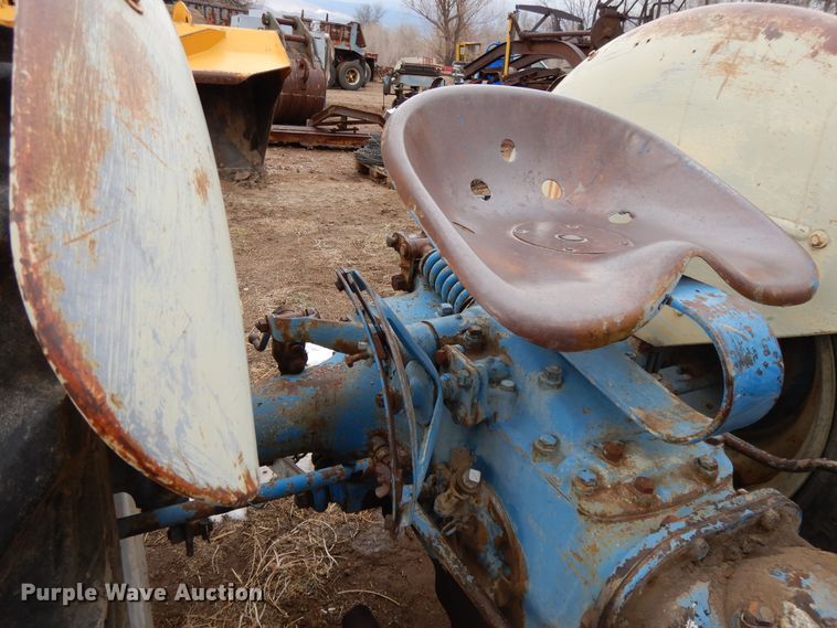 image for item DH8477 Ford tractor