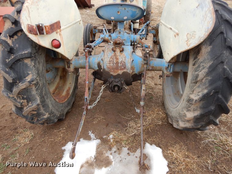 image for item DH8477 Ford tractor