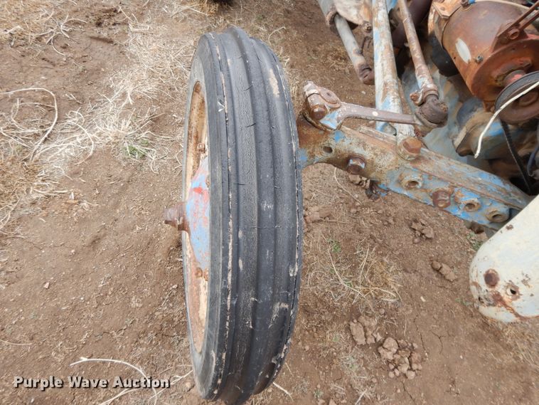 image for item DH8477 Ford tractor