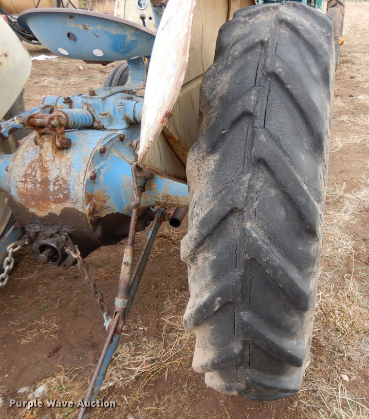 image for item DH8477 Ford tractor