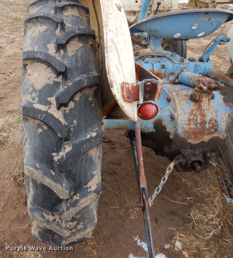 image for item DH8477 Ford tractor